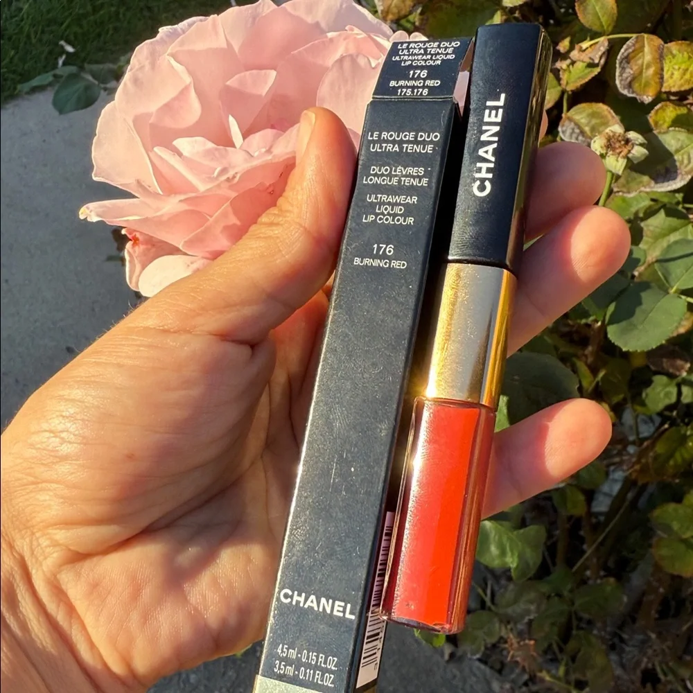 CHANEL 176 Burning Red Le Rouge Duo Ultrawear Liquid Lip Colour New in Box